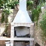 Triple Hvar 141a