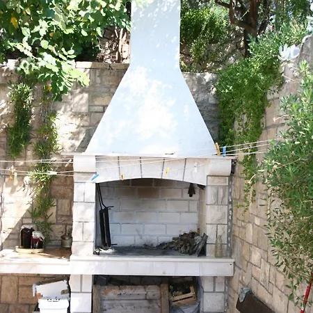 Triple Hvar 141a