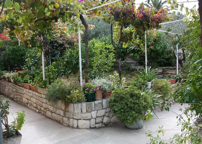 Triple Hvar 141a بيت ضيافة 3*