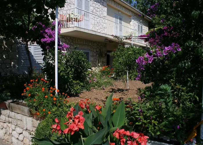 Guest house Triple Hvar 141a