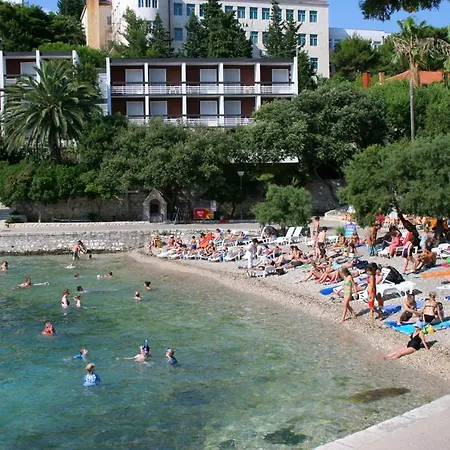 Triple Hvar 141a 3*
