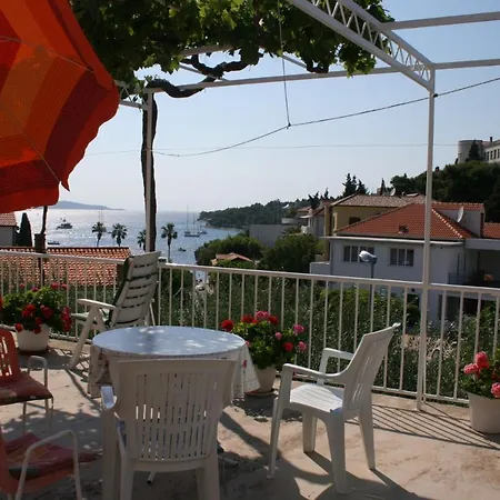 Triple Hvar 141a Πανσιόν Χβαρ