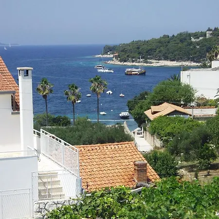 Triple Hvar 141a 3* هفار